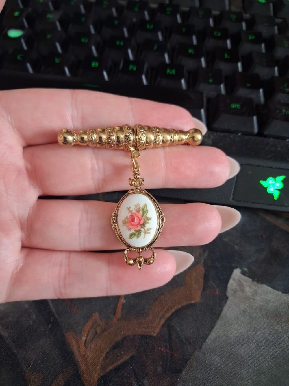 Dangle Floral style brooch